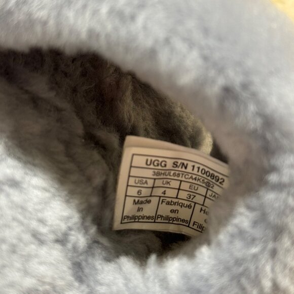 ✨ UGG Fluff Slippers – Gray Fuzzy Slide – Women’s Size 6 ✨ - Picture 4 of 4